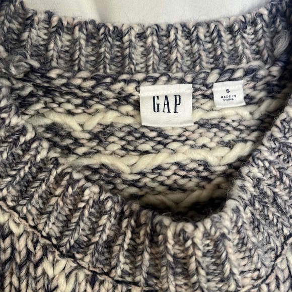 GAP acrylic/wool pastel/cream sweater - Picture 2 of 6